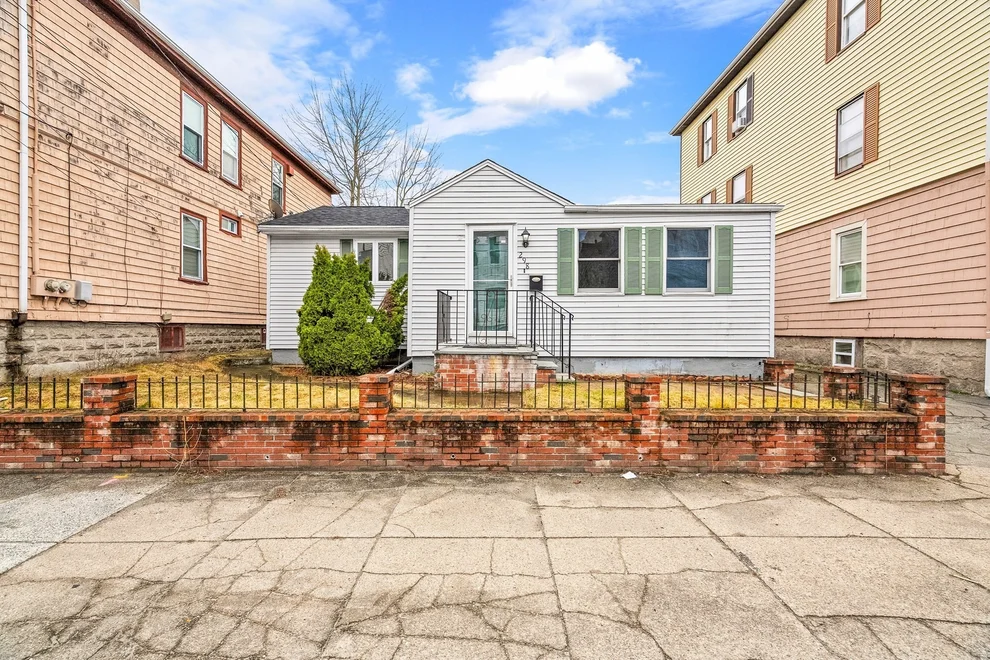 Unit for sale at 298 Collette St, New Bedford, MA 02746