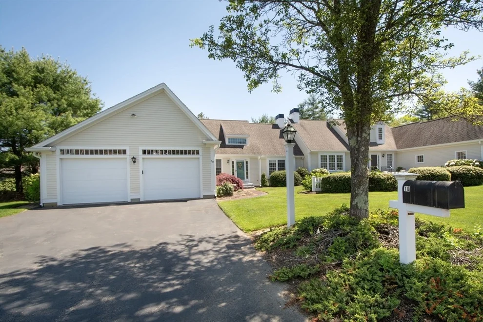 Unit for sale at 10 Cottage Ln, Pembroke, MA 02359