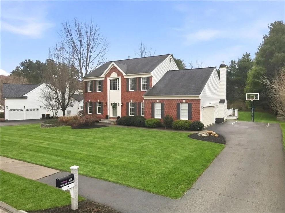 Unit for sale at 24 Winthrop Dr, Franklin, MA 02038