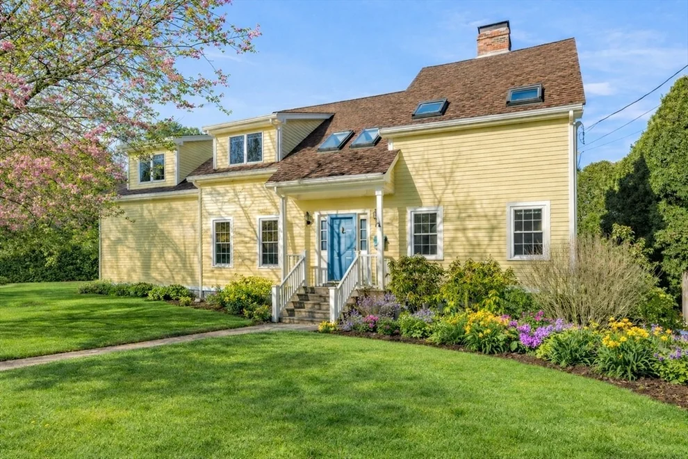 Unit for sale at 55 Roosevelt Ave, Marblehead, MA 01945