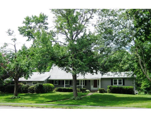 Unit for sale at 6 Linwood Dr, Shrewsbury, MA 01545