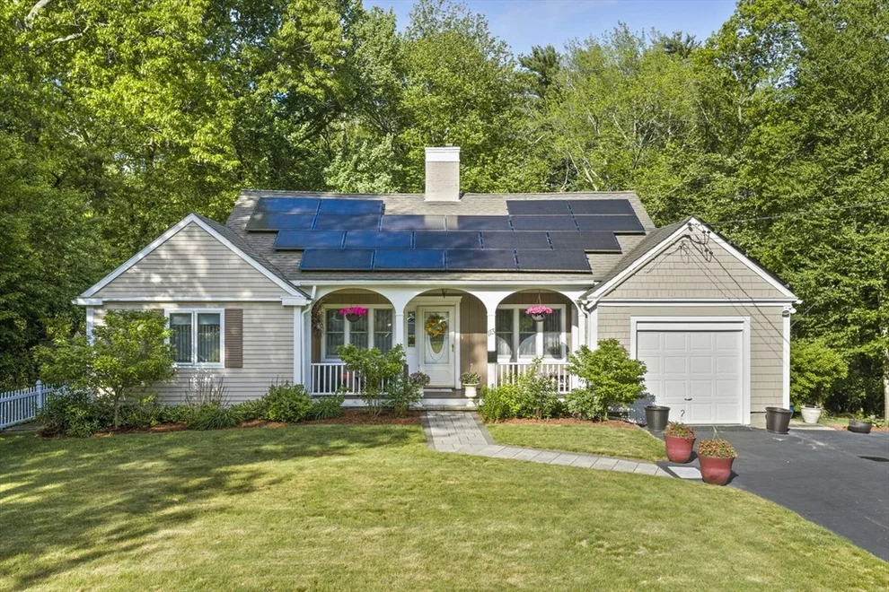 Unit for sale at 113 Colonel Hunt Dr, Abington, MA 02351