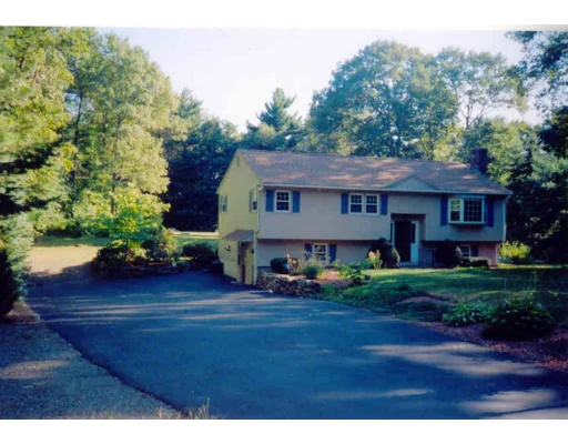 Unit for sale at 174 Armsby Rd, Sutton, MA 01590