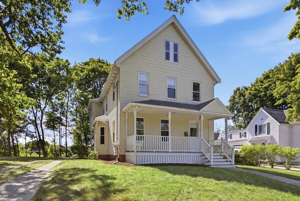 Unit for sale at 38 Highland St, Reading, MA 01867