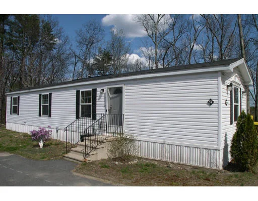 Unit for sale at 6 Mason St, Pepperell, MA 01463