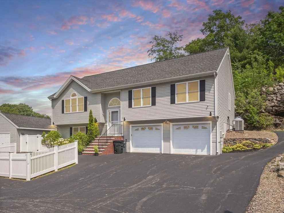 Unit for sale at 2 Gedney Dr, Peabody, MA 01960