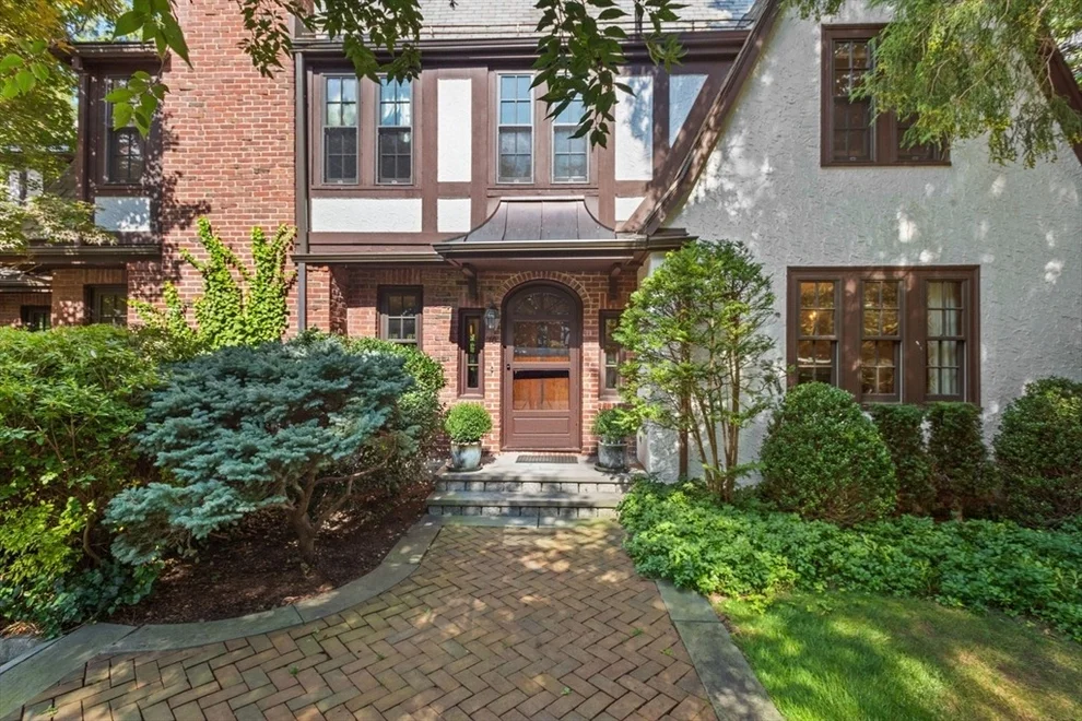 Unit for sale at 10 Allen Road, Wellesley, MA 02481