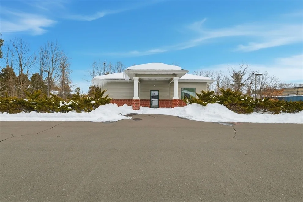 Unit for sale at 2 Foxwood Dr, Windsor Locks, CT 06096