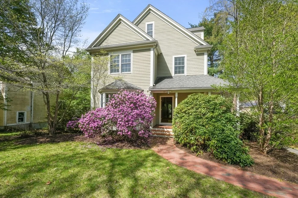 Unit for sale at 10 Hayes Ln, Lexington, MA 02420