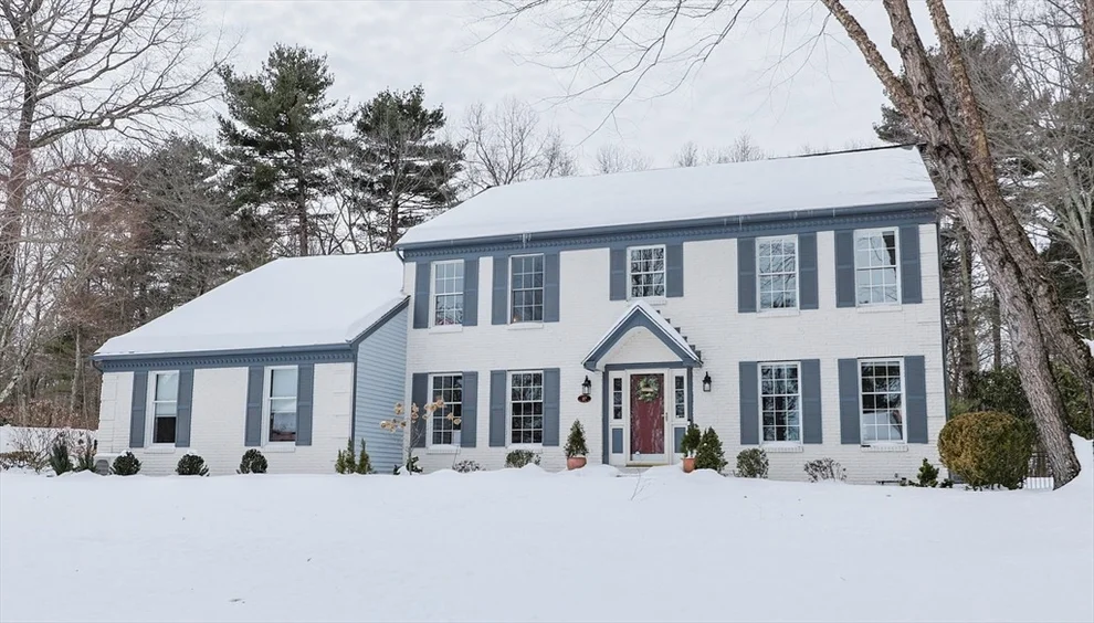 Unit for sale at 27 Dover Circle, Franklin, MA 02038