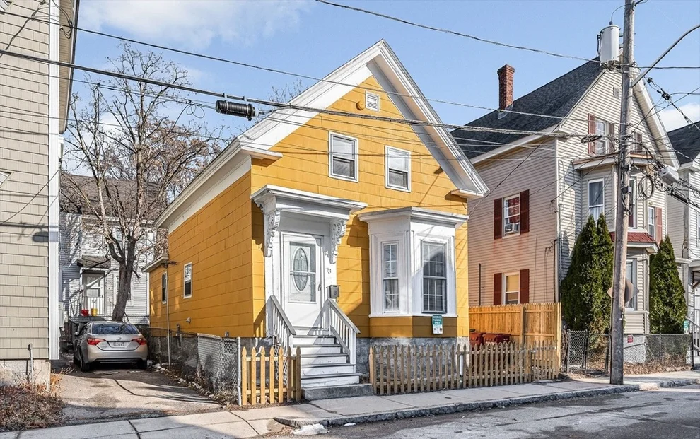 Unit for sale at 73 W 4th St, Lowell, MA 01850