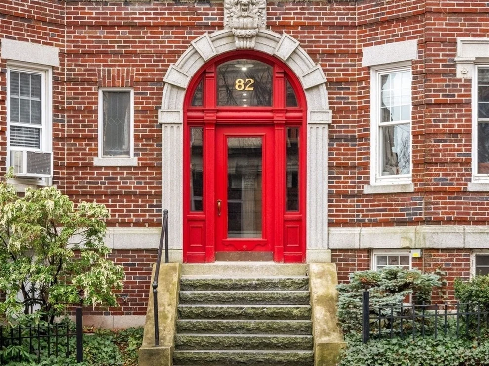 Unit for sale at 82 Browne St, Brookline, MA 02446