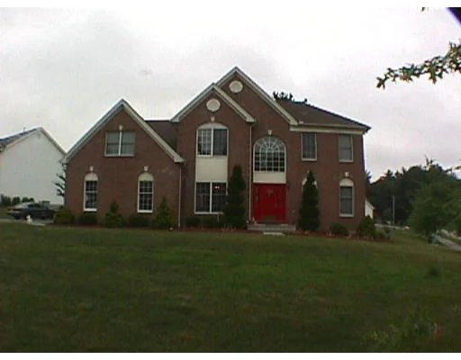 Unit for sale at 3 Winthrop Drive, Franklin, MA 02038
