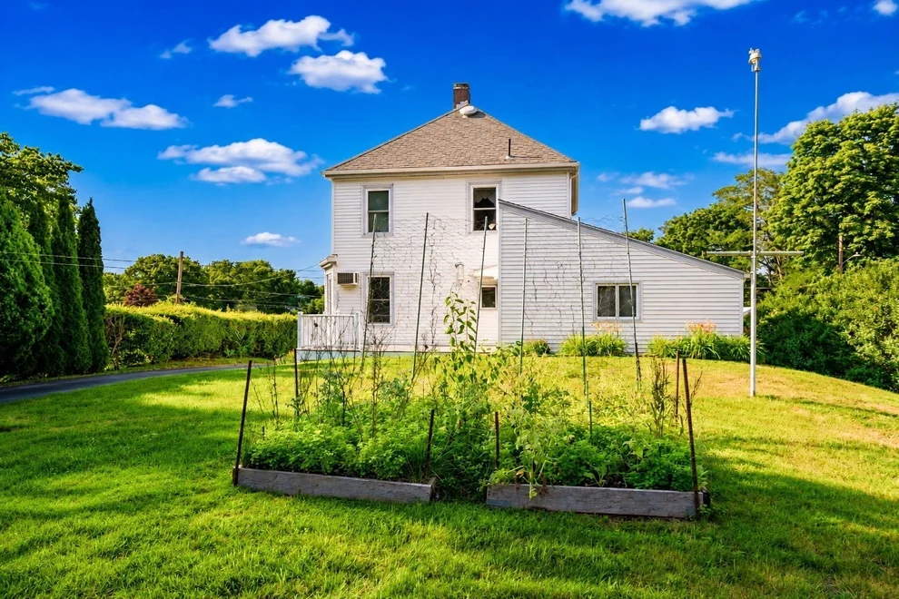 Unit for sale at 4 Longfellow St, Beverly, MA 01915
