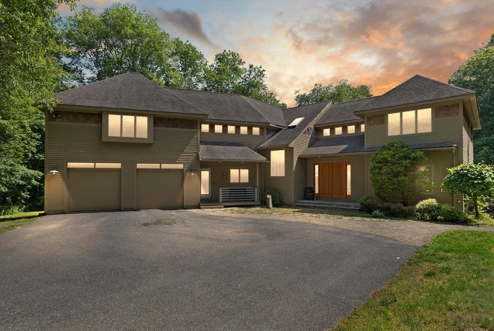 Unit for sale at 28 Elm St, Berkley, MA 02779
