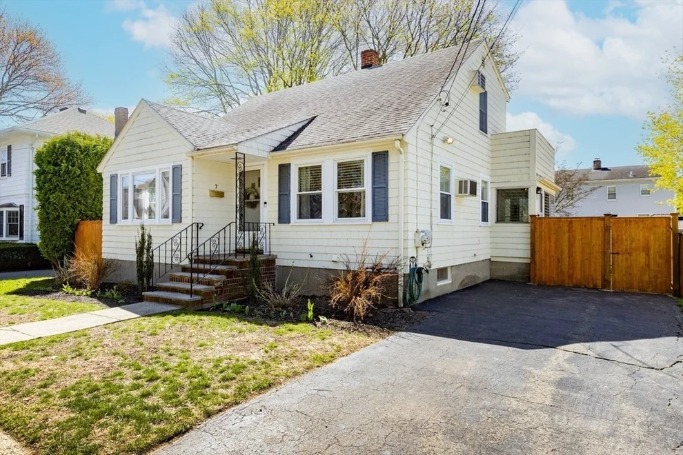 Unit for sale at 7 Linden Rd, Peabody, MA 01960