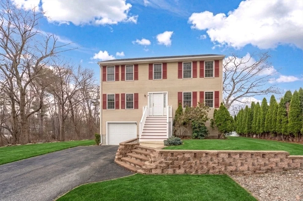 Unit for sale at 3 Lee St, Wilmington, MA 01887