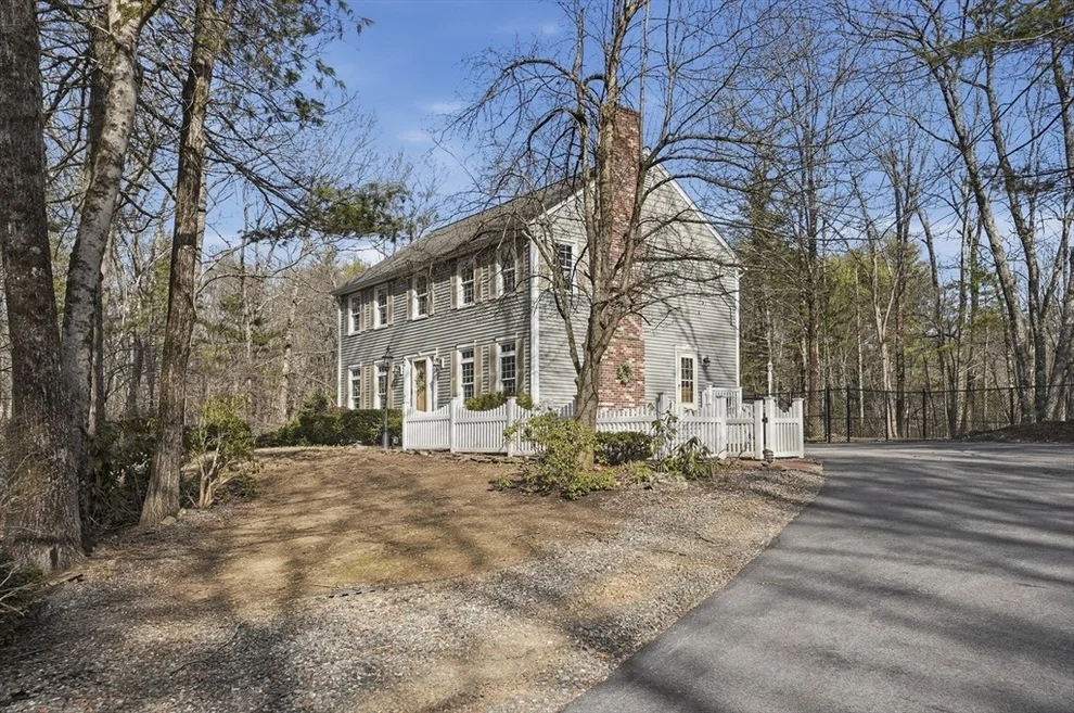 Unit for sale at 4 Charnock Circle, Rutland, MA 01543