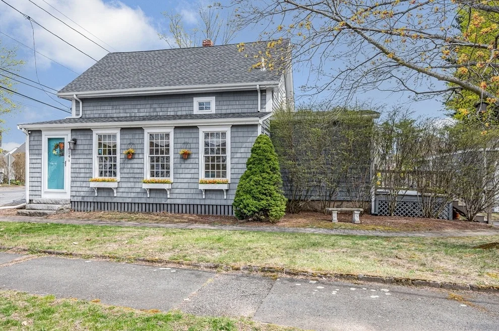 Unit for sale at 824 Lynnfield Street, Lynnfield, MA 01940