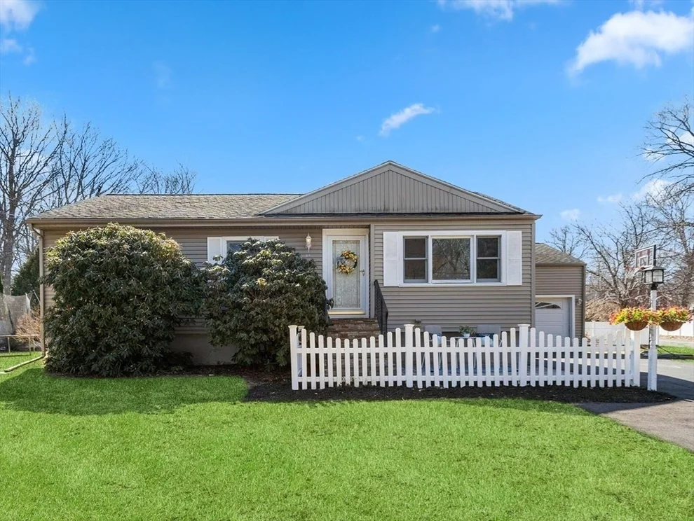 Unit for sale at 48 Bumble Bee Cir, Shrewsbury, MA 01545