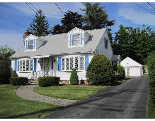 Unit for sale at 674 Pleasant St, Paxton, MA 01612