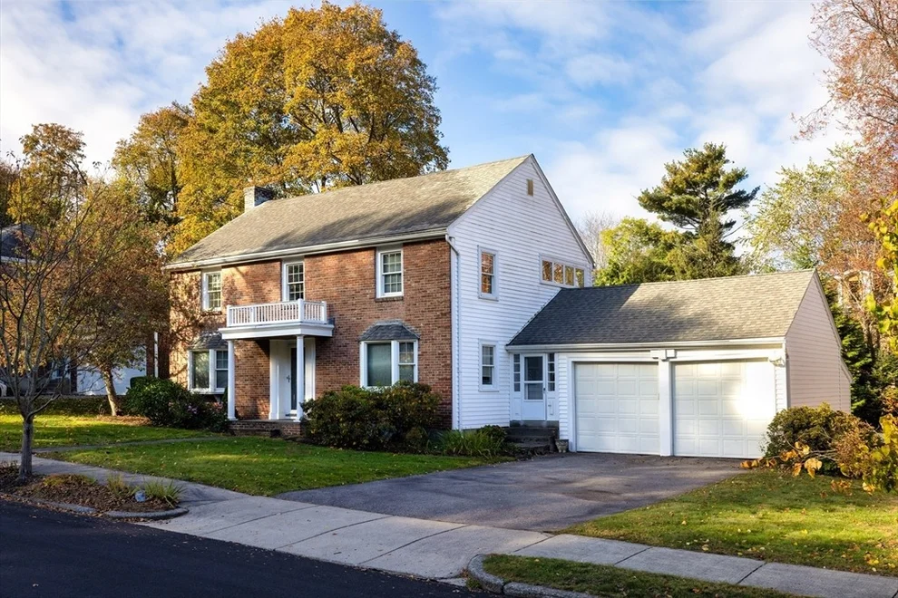 Unit for sale at 55 Woodlawn Dr, Newton, MA 02467