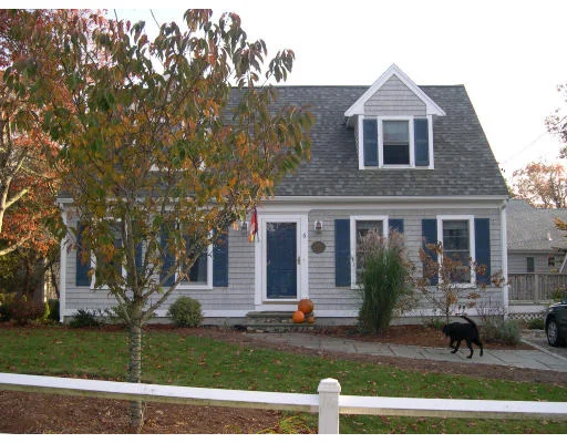 Unit for sale at 6 Tuspaquin Rd, Mashpee, MA 02649