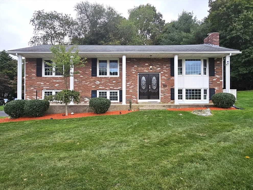 Unit for sale at 86 Woodland St, Lincoln, RI 02865