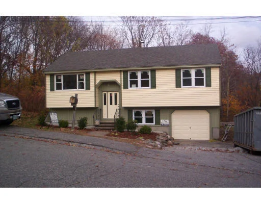 Unit for sale at 46 Blueberry Hill Rd, Woburn, MA 01801