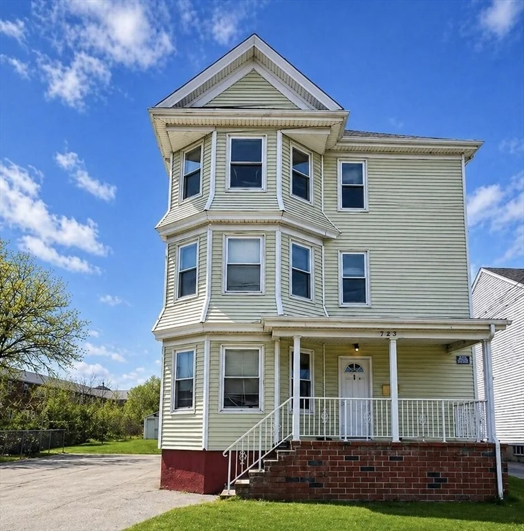 Unit for sale at 185 Stevens St, Fall River, MA 02721