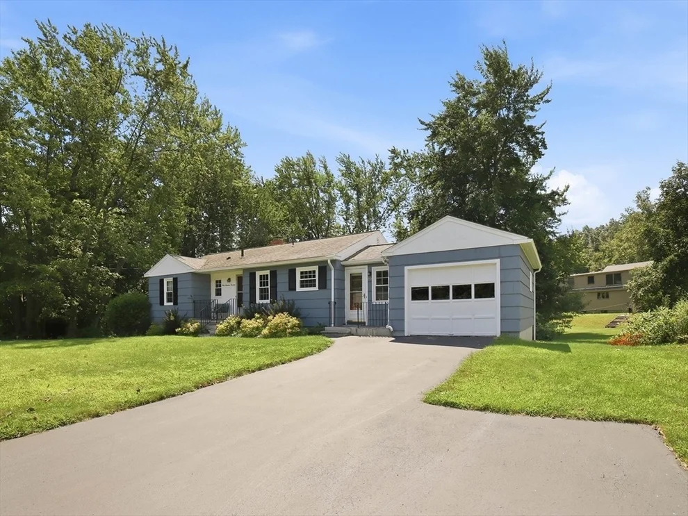 Unit for sale at 113 Stoneleigh Road, Holden, MA 01520