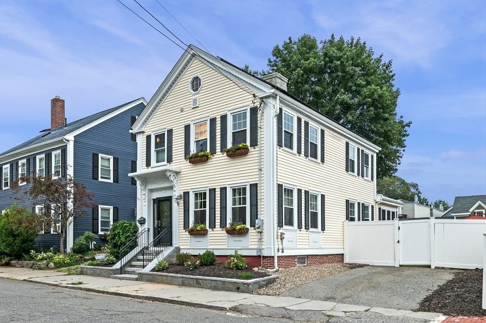 Unit for sale at 129 Prospect St, Newburyport, MA 01950