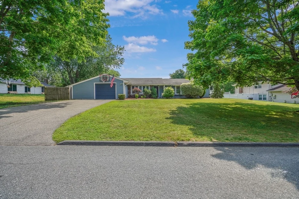 Unit for sale at 10 Topaz Ln, Dartmouth, MA 02747