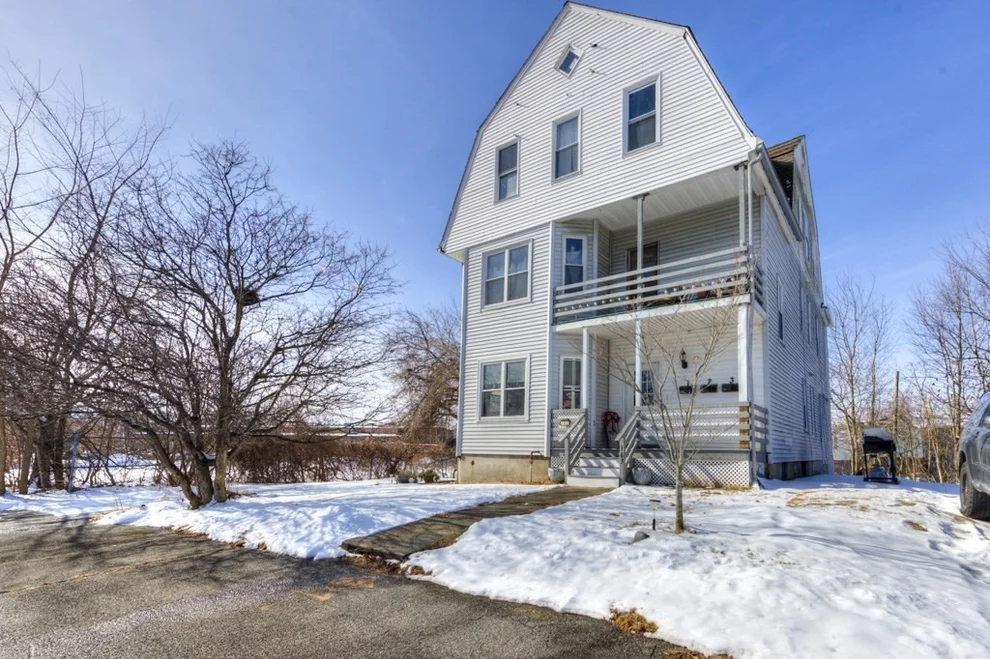 Unit for sale at 163 W Boylston Dr, Worcester, MA 01606