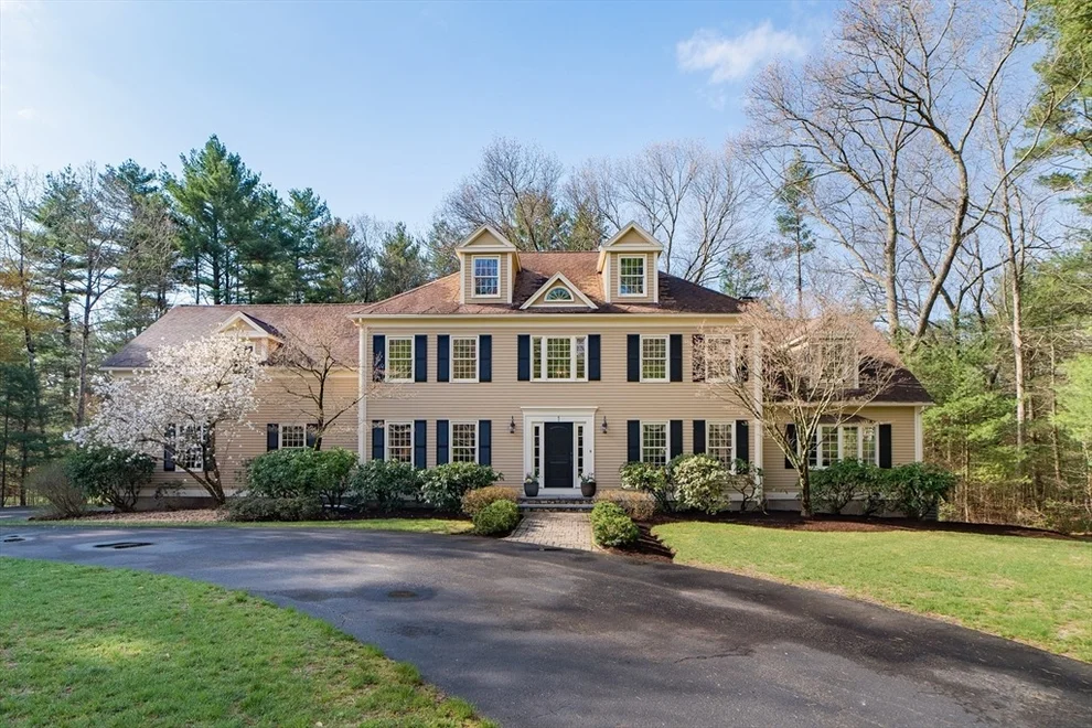 Unit for sale at 1 Chestnut Ln, Medfield, MA 02052