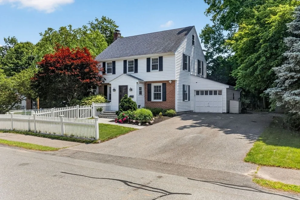 Unit for sale at 35 Cleveland Rd, Wellesley, MA 02481
