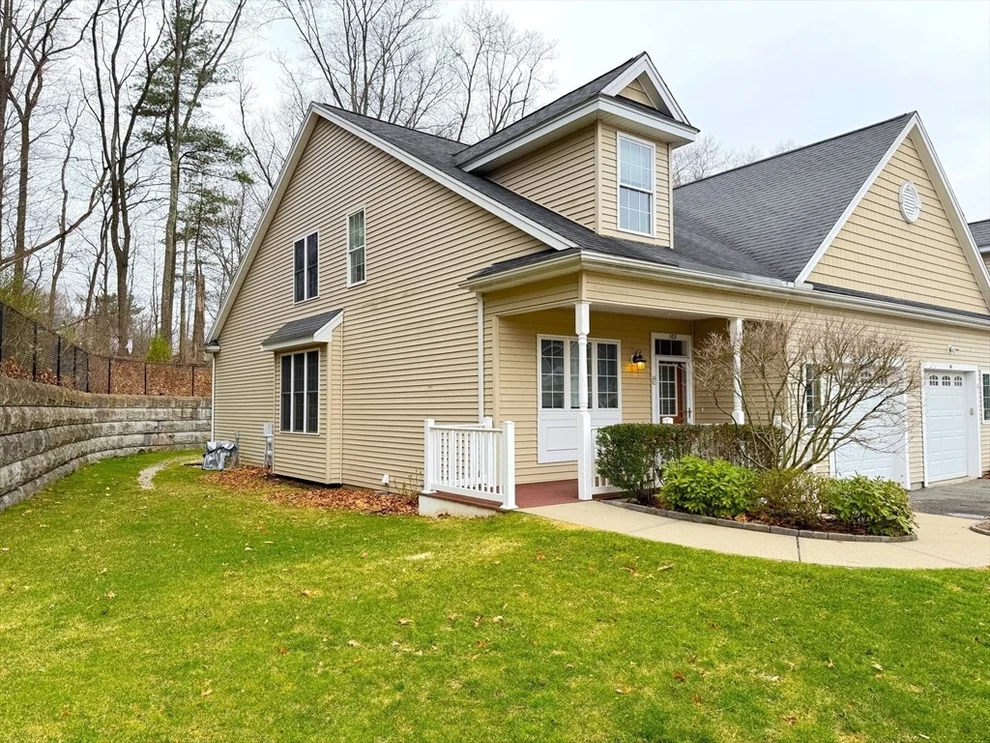Unit for sale at 103 Grey Wolf Dr, Franklin, MA 02038