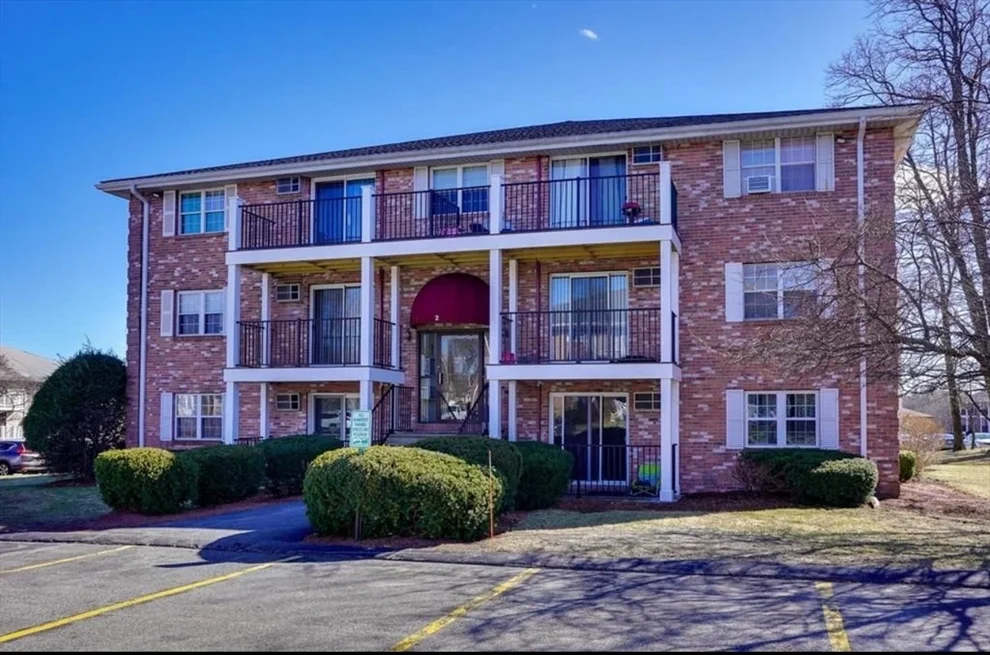 Unit for sale at 2 Karen Cir, Billerica, MA 01821