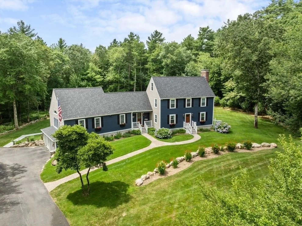 Unit for sale at 871 Walnut Plain Rd, Rochester, MA 02770