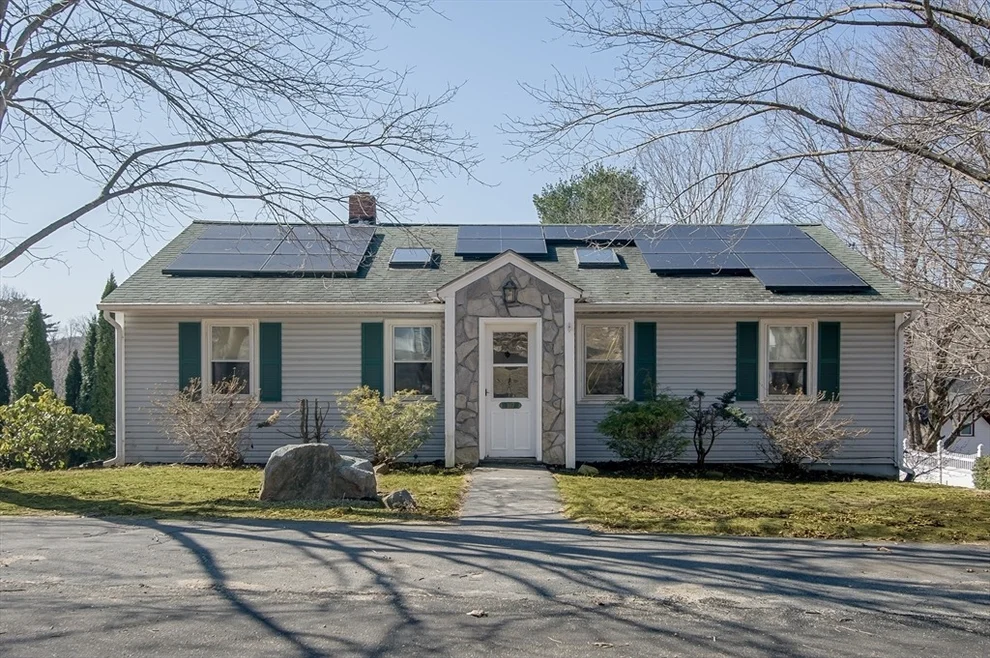 Unit for sale at 107 Richardson St, Warren, MA 01083