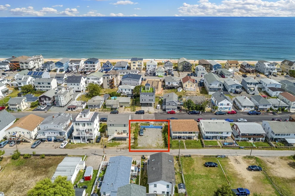 Unit for sale at 114 Railroad Ave, Salisbury, MA 01952