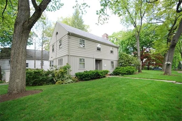 Unit for sale at 7 Ledgewood Rd, Newton, MA 02461