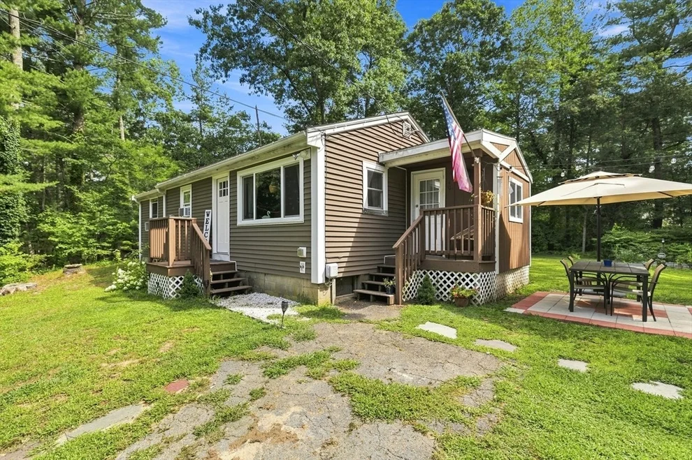 Unit for sale at 40 Lake Shore Dr, Middleboro, MA 02346