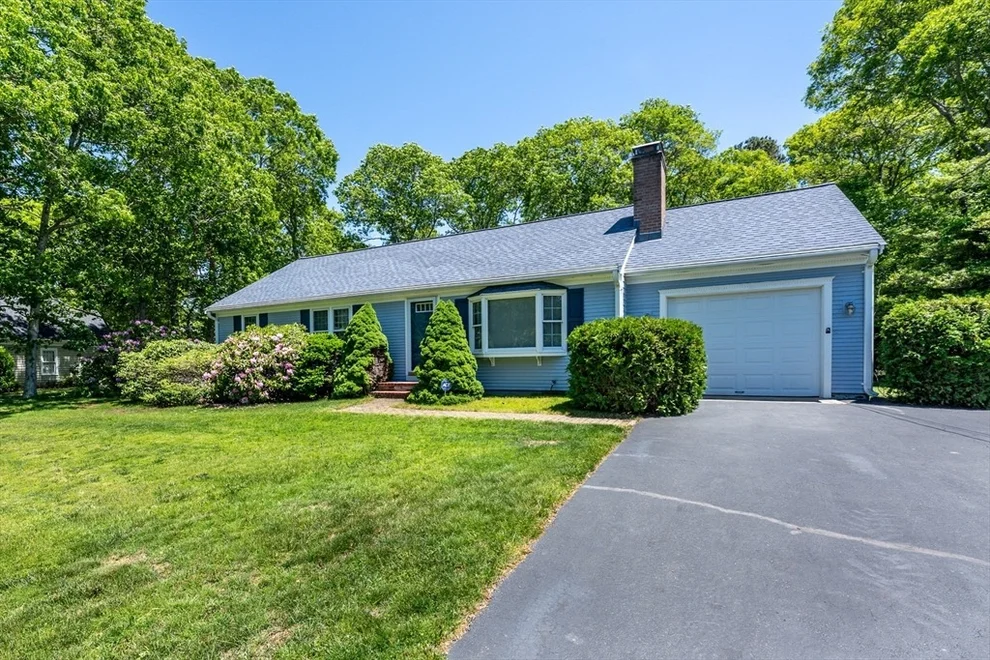 Unit for sale at 18 Goat Field Ln, Barnstable, MA 02601