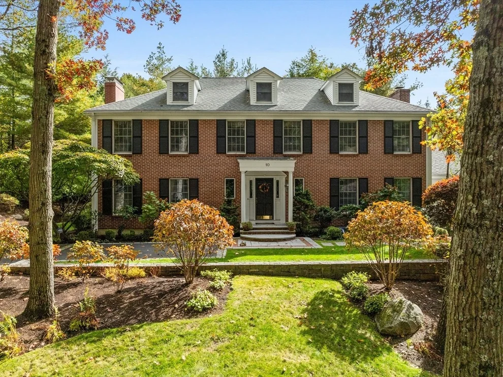 Unit for sale at 10 Livingston Rd, Wellesley, MA 02482