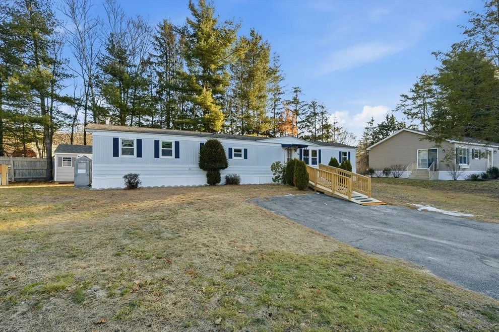 Unit for sale at 11 Lisa Circle, Merrimac, MA 01860