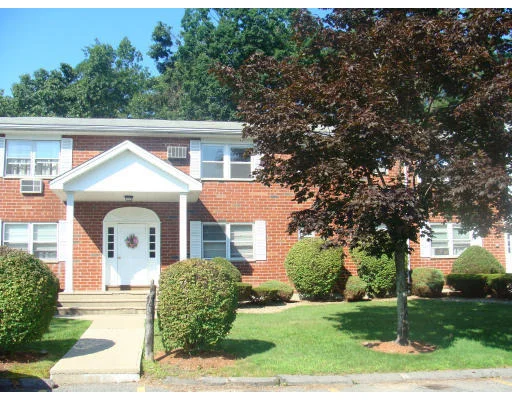 Unit for sale at 108 Litchfield Pines Dr, Leominster, MA 01453