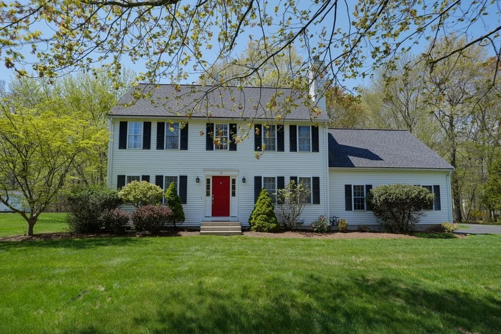 Unit for sale at 10 Cooper Dr, Franklin, MA 02038