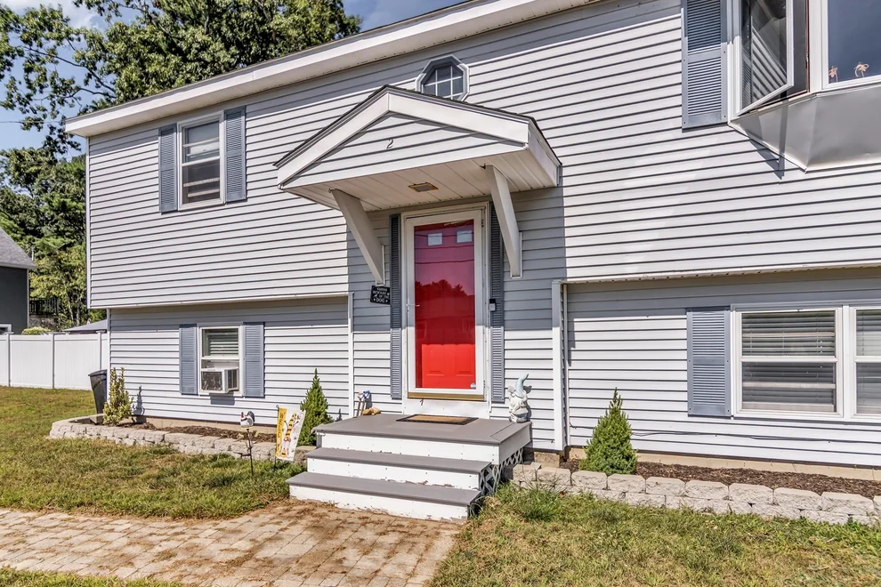 Unit for sale at 2 Pine St, Salisbury, MA 01952