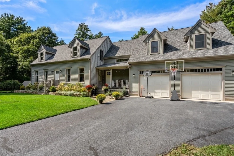 Unit for sale at 9 Mayflower Ln, Rochester, MA 02770